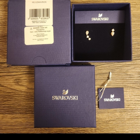 Swarovski Trendy Crystal Stud Earrings - Picture 6 of 9